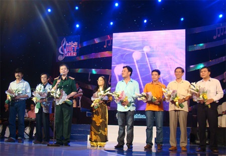 Bài hát Việt tháng 5 - sự mở đầu mới đa dạng...  - 1