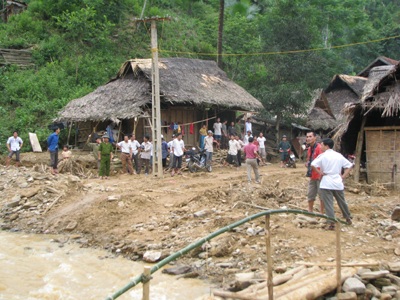 Pa Tý tan hoang sau trận lũ bất ngờ  - 2