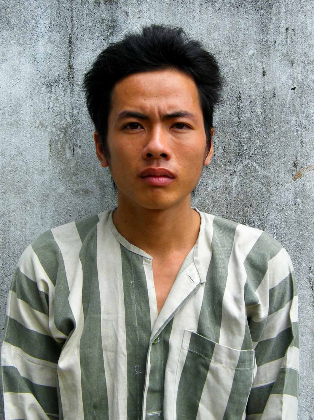 Mâu thuẫn với hàng xóm, "giải quyết" bằng dao - 1