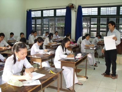 Cười tươi khi nộp bài thi môn Văn - 1 Cười tươi khi nộp bài thi môn Văn - 1