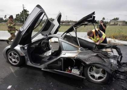 Siêu xe McLaren F1 bốc cháy trên đường - 2 Siêu xe McLaren F1 bốc cháy trên đường - 2
