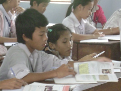 Tìm nguồn sáng cho ước mơ của cô bé lưng gù - 2 Tìm nguồn sáng cho ước mơ của cô bé lưng gù - 2