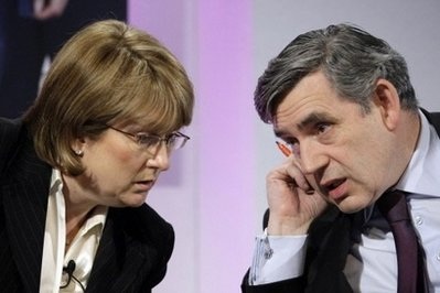 Thủ tướng Anh Brown đơn độc trước cơn bão “từ chức” - 1