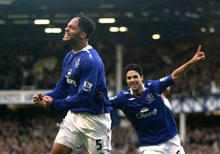 Âm thầm mua tài năng trẻ, Arsenal “quyến rũ” Lescott - 1 Âm thầm mua tài năng trẻ, Arsenal “quyến rũ” Lescott - 1