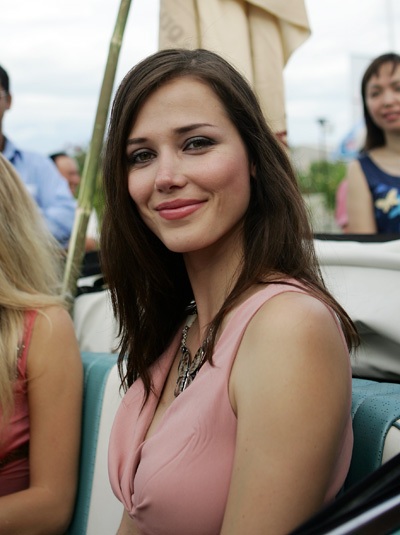 Hoa hậu Việt Nam và Hoa hậu thế giới bát phố trên xe cổ - 1