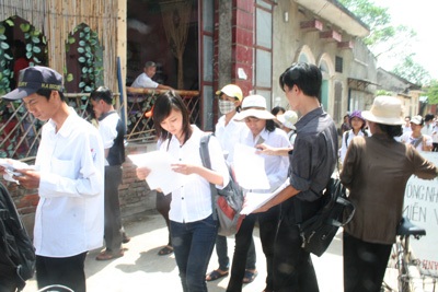 Thở phào “vượt vũ môn” - 1 Thở phào “vượt vũ môn” - 1