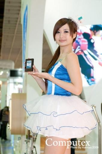 “Chân dài” khuấy động triển lãm Computex 2009 - 7 “Chân dài” khuấy động triển lãm Computex 2009 - 7