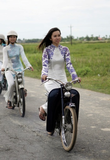 Xe cổ “khuấy động” Hành trình di sản Quảng Nam 2009 - 14 Xe cổ “khuấy động” Hành trình di sản Quảng Nam 2009 - 14
