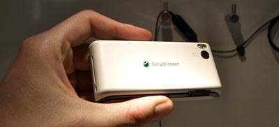 Ấn tượng mobile chơi game “khủng” Sony Ericsson Aino - 6