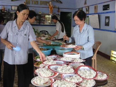 Những suất cơm nghĩa tình cho thí sinh nghèo - 3 Những suất cơm nghĩa tình cho thí sinh nghèo - 3