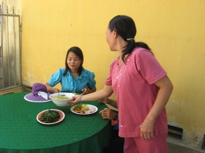 Những suất cơm nghĩa tình cho thí sinh nghèo - 6 Những suất cơm nghĩa tình cho thí sinh nghèo - 6