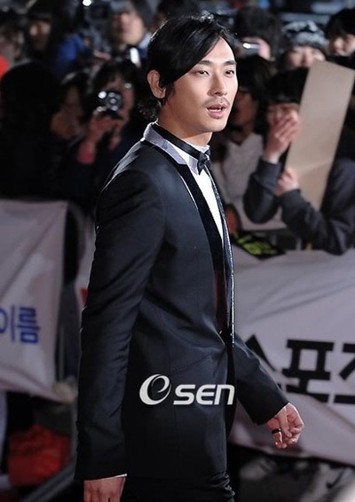 Thêm 3 nghệ sĩ Hàn liên quan tới đường dây ma túy - 1 Thêm 3 nghệ sĩ Hàn liên quan tới đường dây ma túy - 1