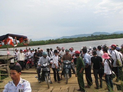 “Thót tim” những chuyến đò chở thí sinh thi tốt nghiệp về - 4