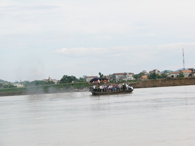 “Thót tim” những chuyến đò chở thí sinh thi tốt nghiệp về - 8