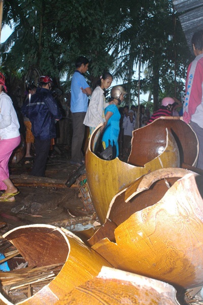 Tin thầy bói, hàng ngàn người xới tung nhà dân tìm xác chết - 3