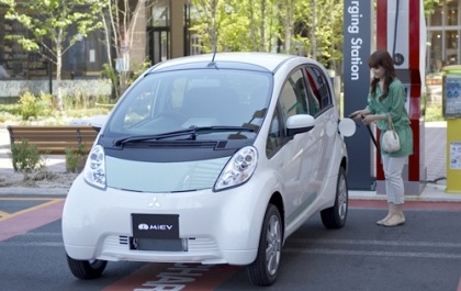 Mitsubishi ra mắt xe i-MIEV chạy điện - 2