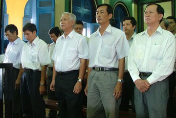 Bản án vụ “điện kế điện tử” khá nhẹ so với đề nghị - 1 Bản án vụ “điện kế điện tử” khá nhẹ so với đề nghị - 1