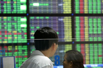 “Cháy” dư bán, Vn-Index tăng hơn 20 điểm - 1