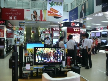 Cơn lốc giá tivi LCD thấp chưa từng có tại Pico Plaza - 1