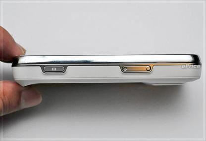 Nokia N97 “tay trong tay” cùng người đẹp  - 17