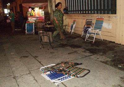 Nữ sinh đuổi đánh nhau kinh hoàng trên phố - 1 Nữ sinh đuổi đánh nhau kinh hoàng trên phố - 1