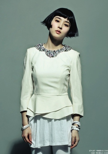 “Công chúa” Han Hye Jin dồn dập lên báo - 29