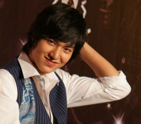 Hotboy Lee Min Ho làm quý ông lịch lãm - 17 Hotboy Lee Min Ho làm quý ông lịch lãm - 17