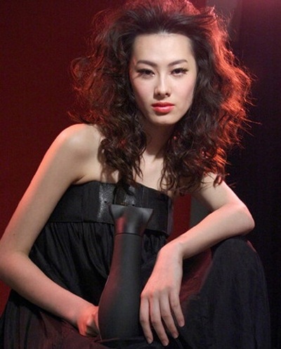 Nữ diễn viên Lương Lạc Thi lên chức mẹ - 3