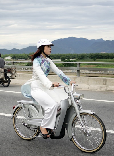 Tha thướt cùng Mobylette - 16