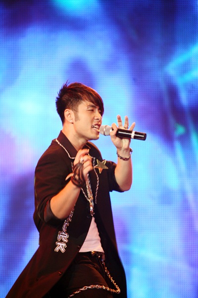 Thủy Tiên khoe chân dài trong đêm “Thế giới Vpop” - 16