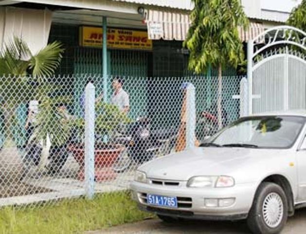 Truy tố 10 bị can dùng súng cướp tiệm vàng - 1 Truy tố 10 bị can dùng súng cướp tiệm vàng - 1