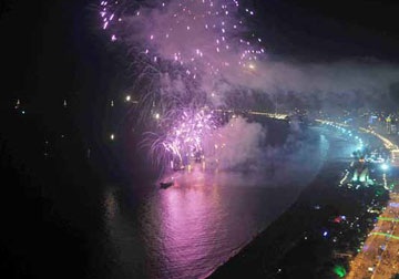 Tưng bừng pháo hoa đêm khai mạc Festival biển 2009 - 1