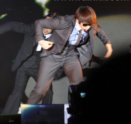 Lee Dae Hae và Bi (Rain) khuấy động Hồng Kông - 12