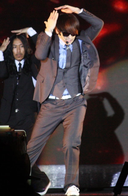 Lee Dae Hae và Bi (Rain) khuấy động Hồng Kông - 13