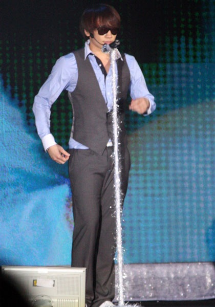 Lee Dae Hae và Bi (Rain) khuấy động Hồng Kông - 17