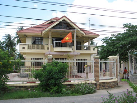 Ngôi mộ nằm giữa phòng khách một biệt thự - 2