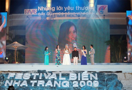 Tân hoa hậu Indonesia thướt tha ở Nha Trang - 7