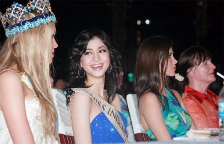 Tân hoa hậu Indonesia thướt tha ở Nha Trang - 4