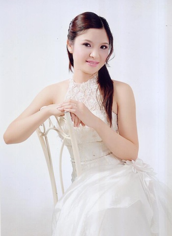 Nữ sinh 2 lần giành giải cao nhất cuộc thi sắc đẹp - 1