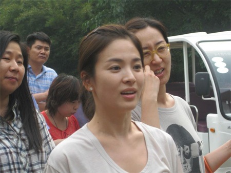 “Cận cảnh” Song Hye Kyo xinh đẹp tại Bắc Kinh - 17 “Cận cảnh” Song Hye Kyo xinh đẹp tại Bắc Kinh - 17