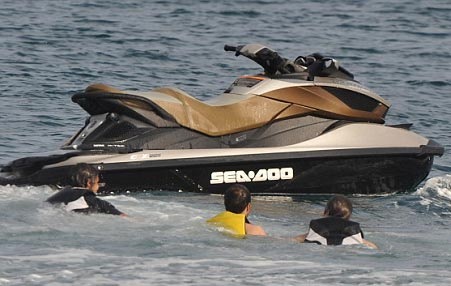 Nadal vui vẻ với bạn gái trên biển - 6