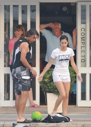 Nadal vui vẻ với bạn gái trên biển - 3