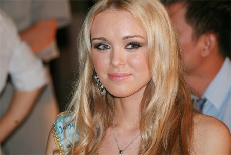 Các hoa hậu “đọ sắc” tại Gala Dinner Nha Trang - 1