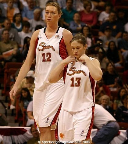 10 phụ nữ có chiều cao đáng nể - 4