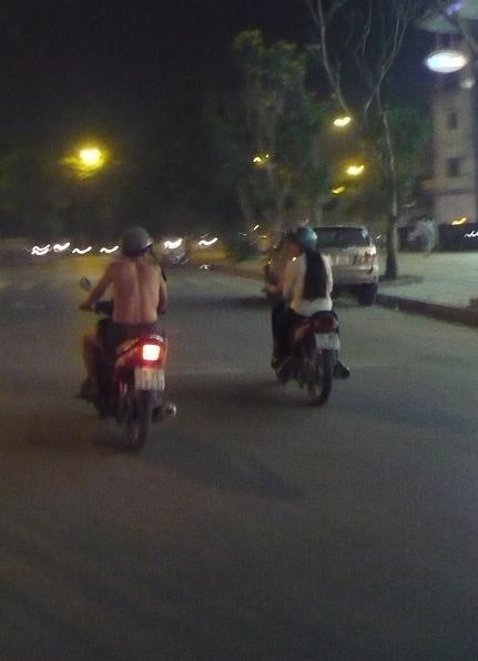 Giới trẻ Hà Thành “đốt” xăng “giải nhiệt” - 2