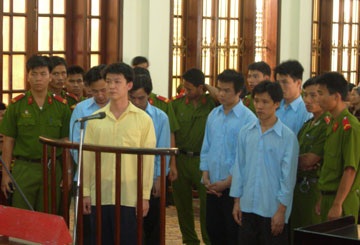 Giảm án cho 3 bị cáo vụ Vũ trường Phương Đông - 1 Giảm án cho 3 bị cáo vụ Vũ trường Phương Đông - 1