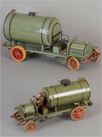 Đôi vợ chồng già và bộ sưu tập ô tô đồ chơi đáng nể - 13