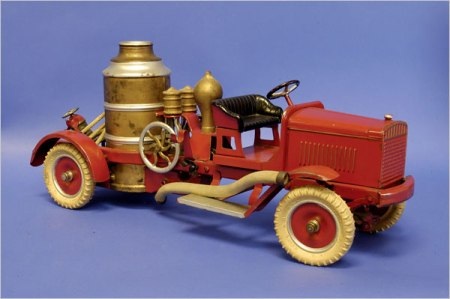 Đôi vợ chồng già và bộ sưu tập ô tô đồ chơi đáng nể - 14