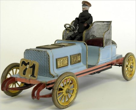 Đôi vợ chồng già và bộ sưu tập ô tô đồ chơi đáng nể - 4