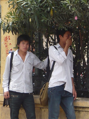 Người Hà Nội “giành nhau” từng bóng mát - 5 Người Hà Nội “giành nhau” từng bóng mát - 5